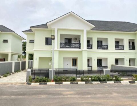 Spacious 4 bedroom semi-detached duplex with a room Bq