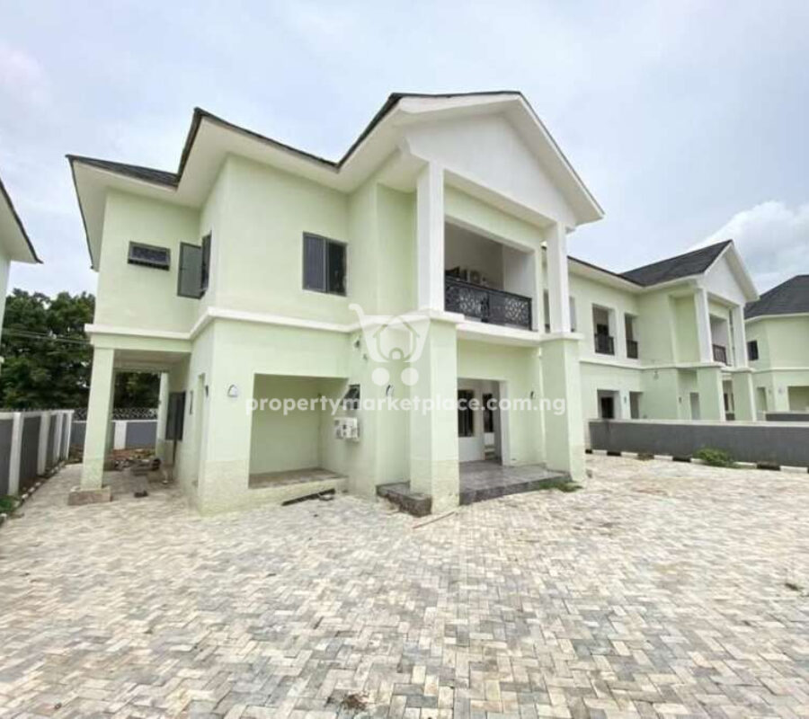 Spacious 4 bedroom semi-detached duplex with a room Bq