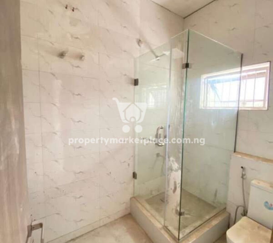 Spacious 4 bedroom semi-detached duplex with a room Bq