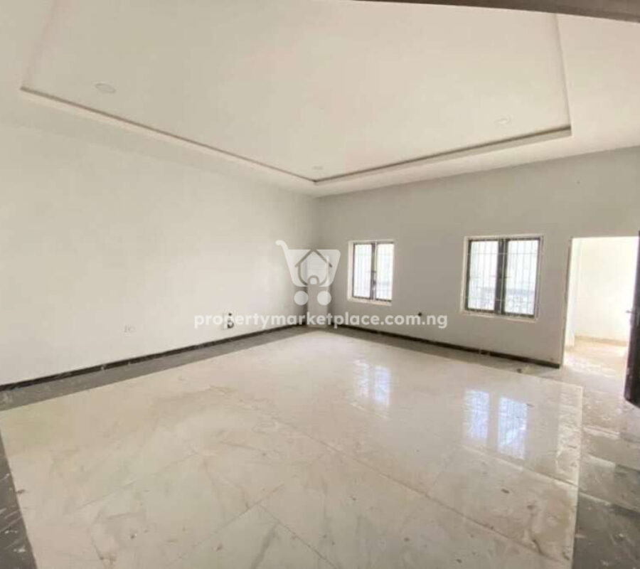 Spacious 4 bedroom semi-detached duplex with a room Bq