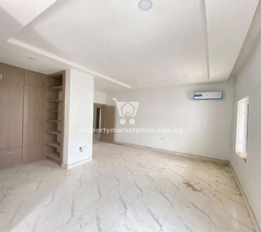 Spacious 4 bedroom semi-detached duplex with a room Bq