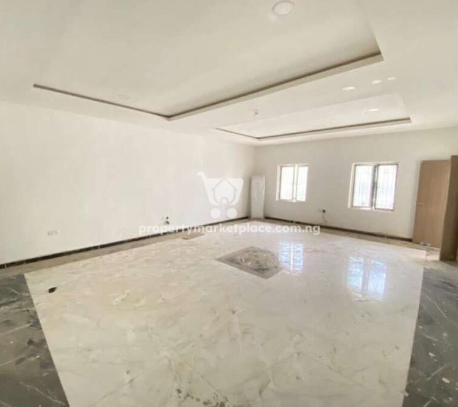Spacious 4 bedroom semi-detached duplex with a room Bq
