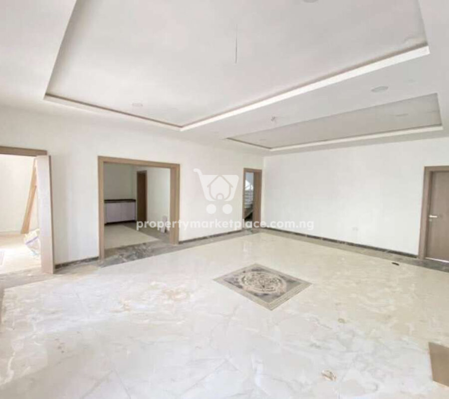 Spacious 4 bedroom semi-detached duplex with a room Bq