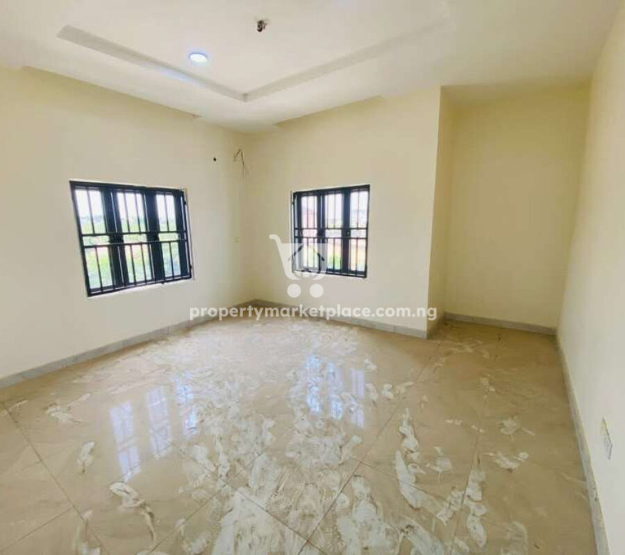 Spacious 2 bedroom flat in a nice and accessible area