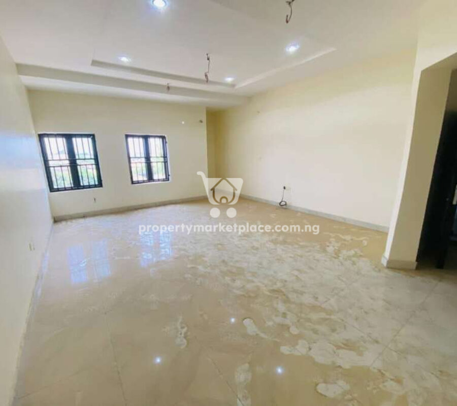 Spacious 2 bedroom flat in a nice and accessible area