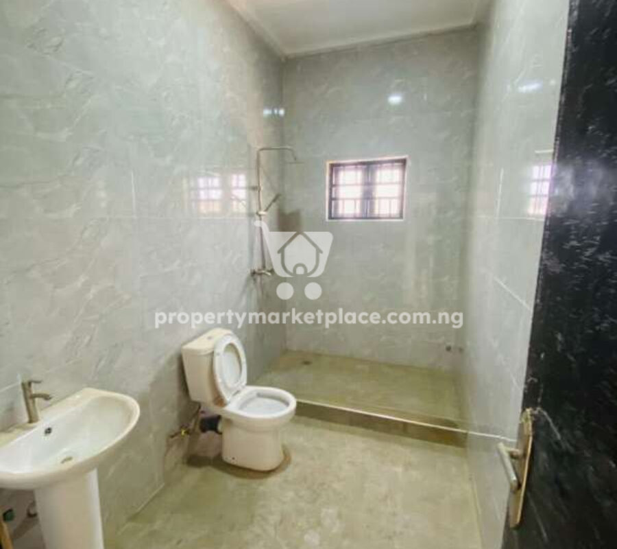 Spacious 2 bedroom flat in a nice and accessible area
