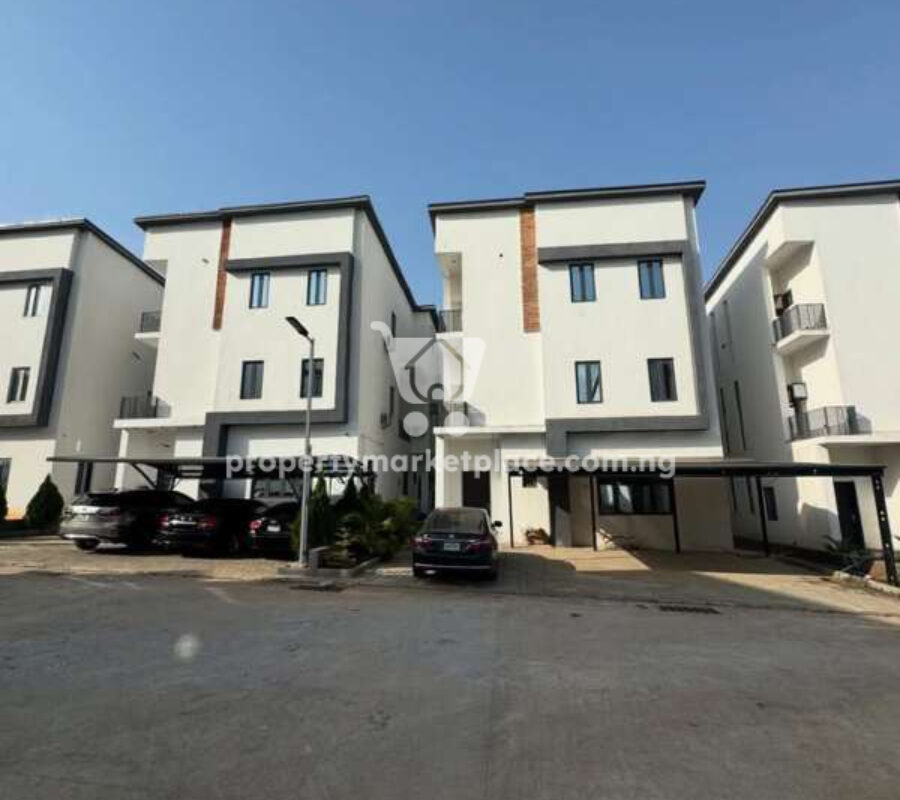 Spacious 5 bedroom detached duplex with a room boys quarters