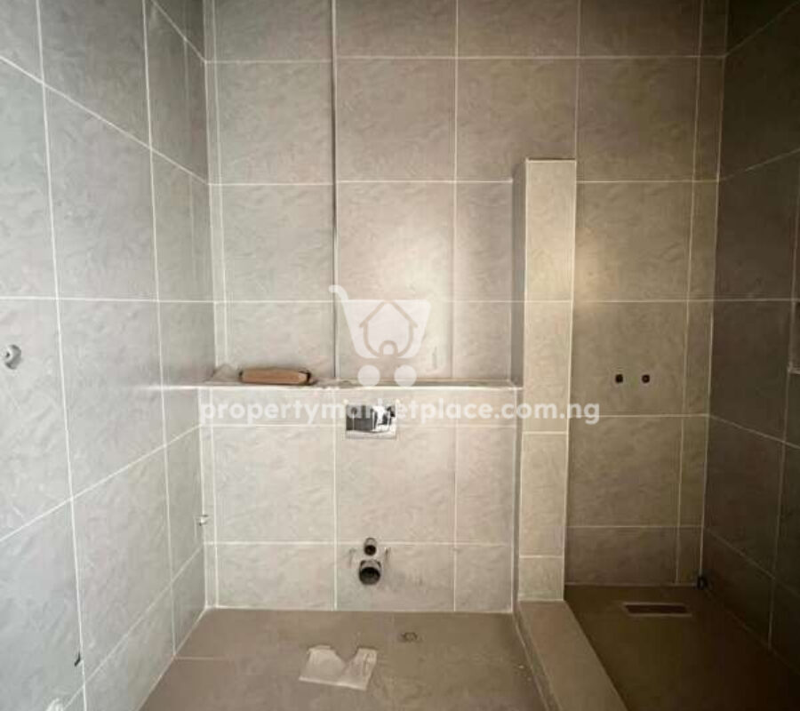 Spacious 5 bedroom detached duplex with a room boys quarters