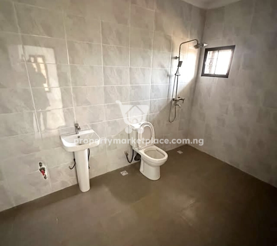 Nicely finished 4 bedroom terrace duplex with Bq in a nice area