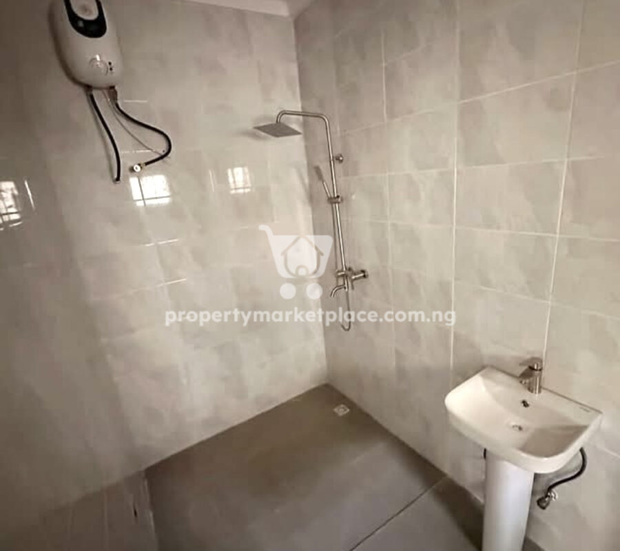 Nicely finished 4 bedroom terrace duplex with Bq in a nice area