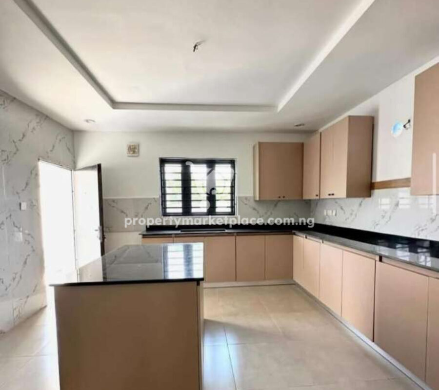 Solidly built 6 bedroom detached duplex with a Bq in an estate