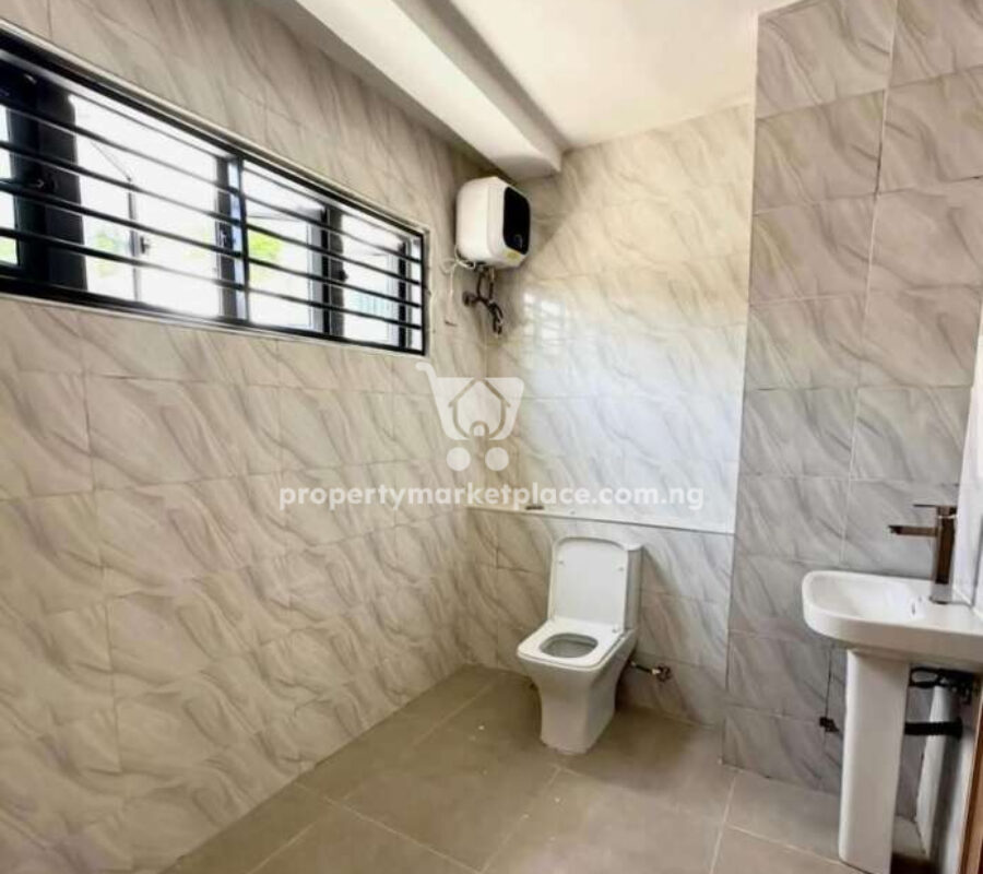 Solidly built 6 bedroom detached duplex with a Bq in an estate