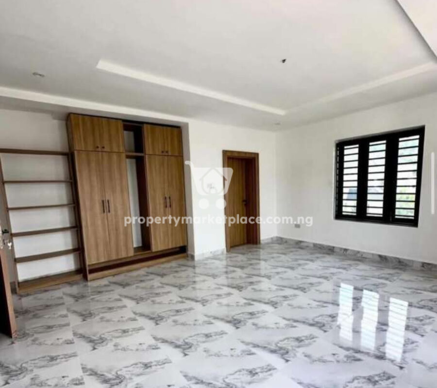 Solidly built 6 bedroom detached duplex with a Bq in an estate