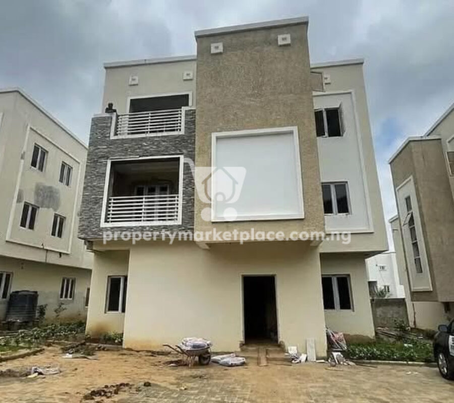 Solidly built 5 bedroom detached duplex with Bq in a mini estate