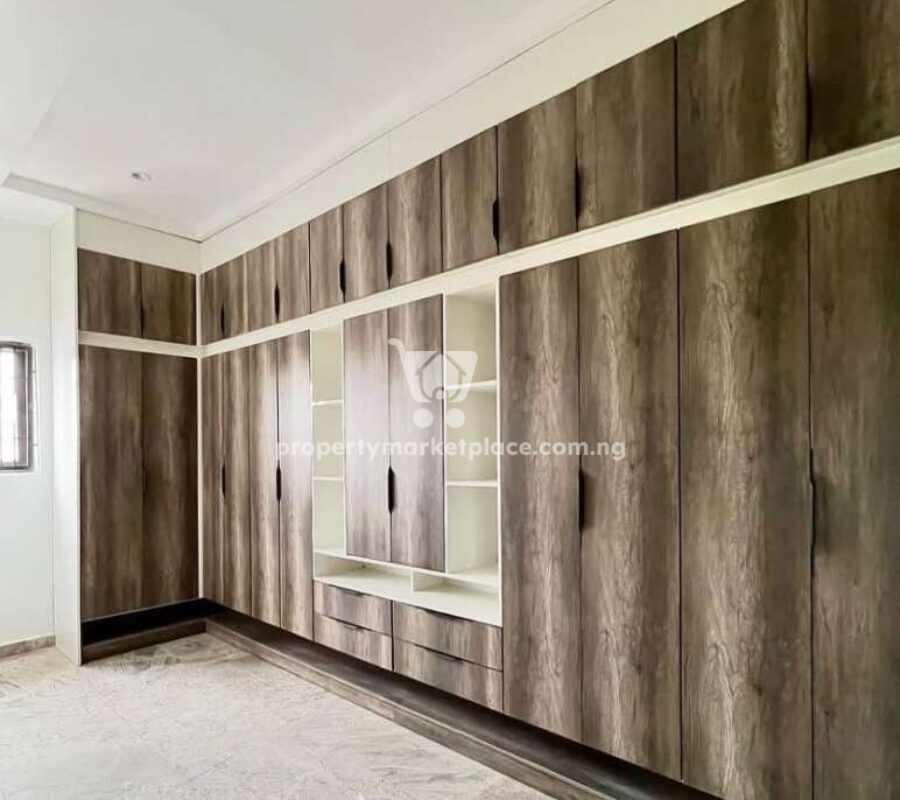 Luxurious 7 bedroom mansion with swimming pool on 2000 sqm land