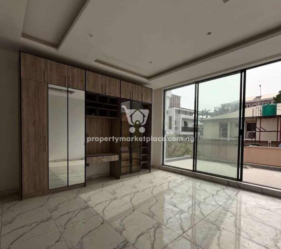 2 units of 6 bedroom detached duplexes, each with swimming pool