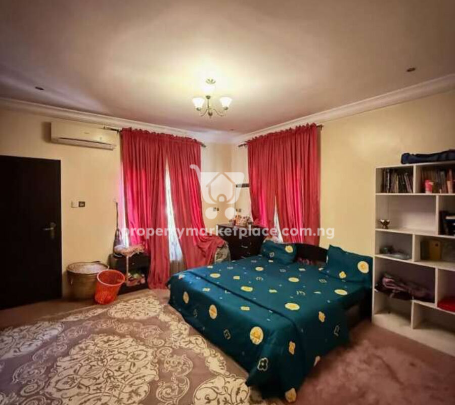 Spacious 3 bedroom with a room boys quarters