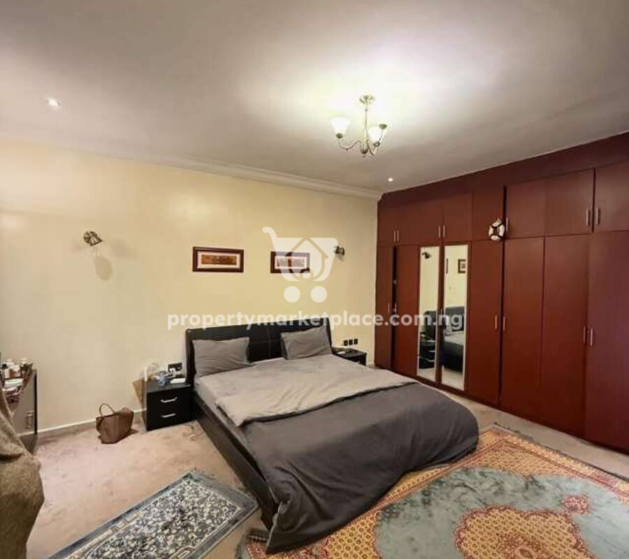 Spacious 3 bedroom with a room boys quarters