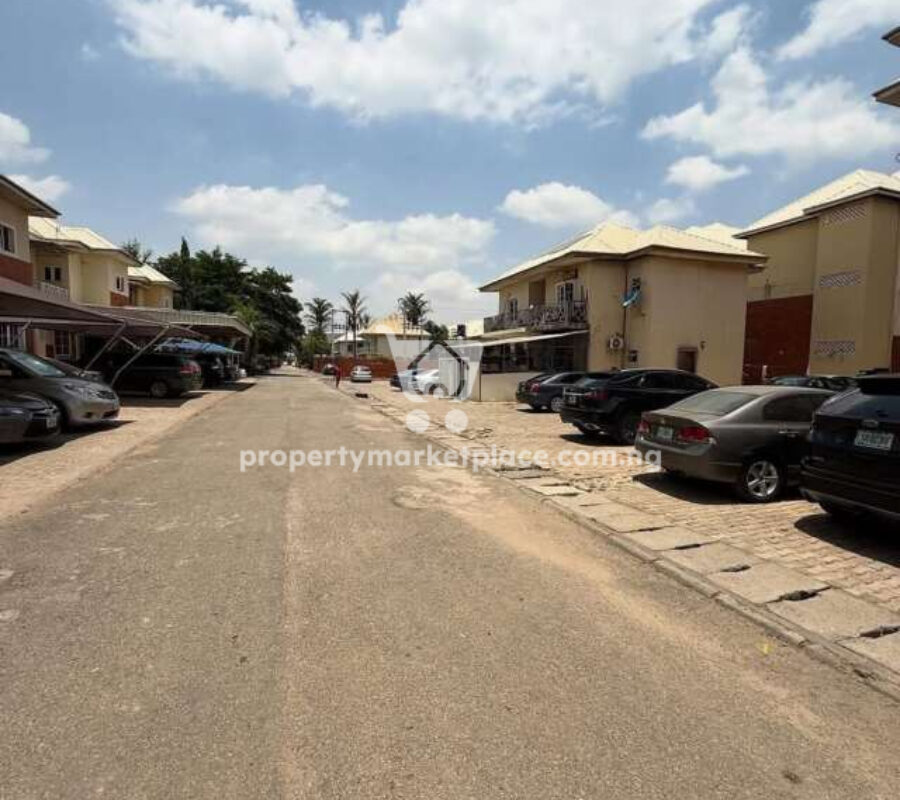 Spacious 3 bedroom with a room boys quarters