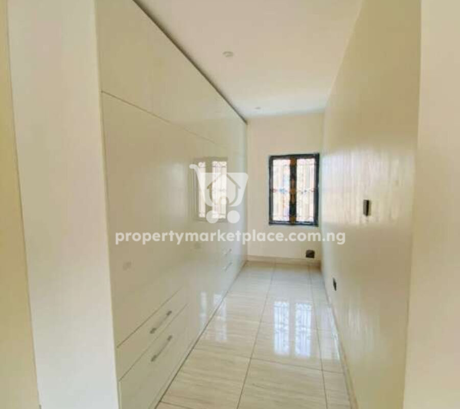 Massive 4 bedroom terrace duplex with Bq (corner unit)