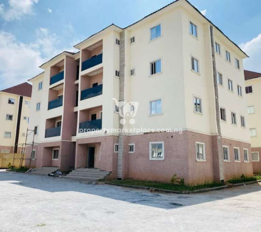Spacious 2 and 3 bedroom flats in a nice area