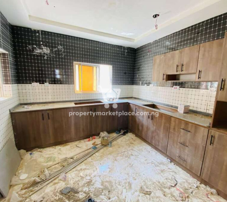 Spacious 2 and 3 bedroom flats in a nice area