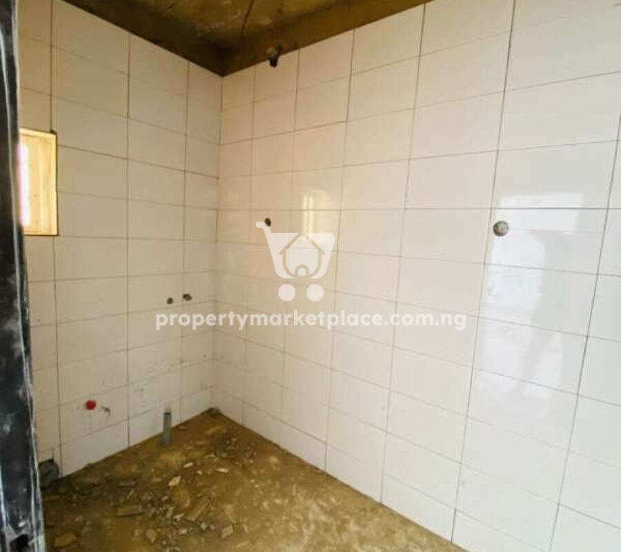 Spacious 2 and 3 bedroom flats in a nice area