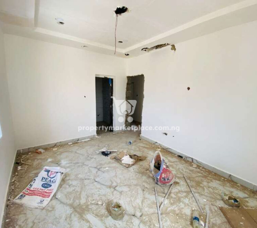 Spacious 2 and 3 bedroom flats in a nice area