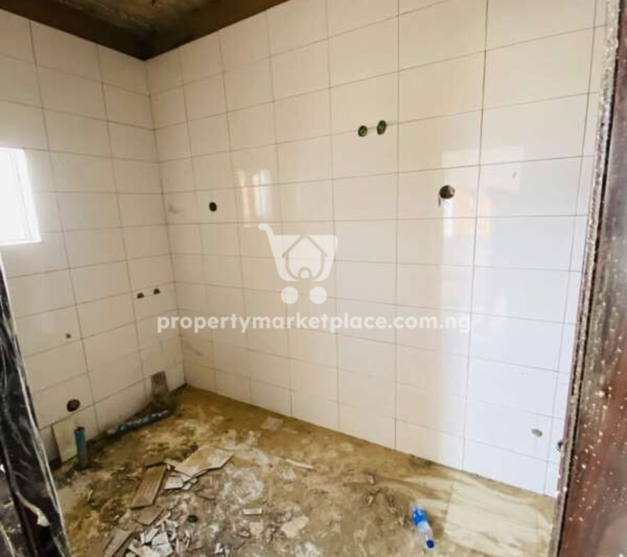 Spacious 2 and 3 bedroom flats in a nice area