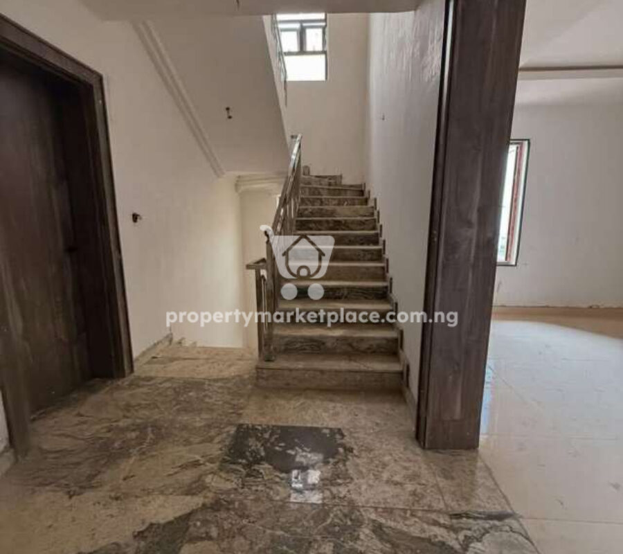 Spacious 4 bedroom terrace duplex with a room boys quarters