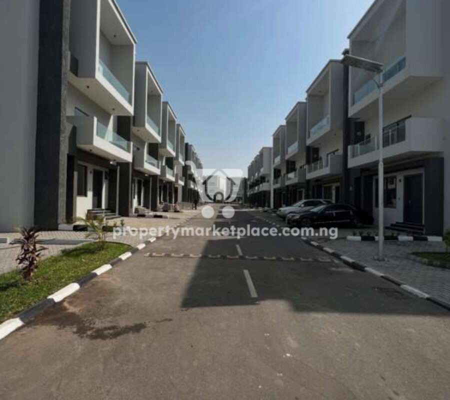 Luxurious 4 bedroom terrace duplex with Bq at Jabi lake resort