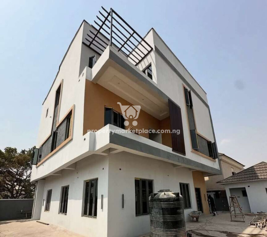 Superbly finished 7 bedroom detached duplex with smart home features