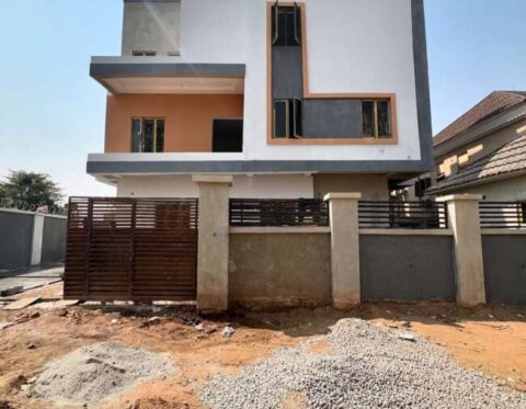Superbly finished 7 bedroom detached duplex with smart home features