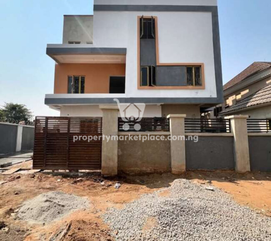 Superbly finished 7 bedroom detached duplex with smart home features