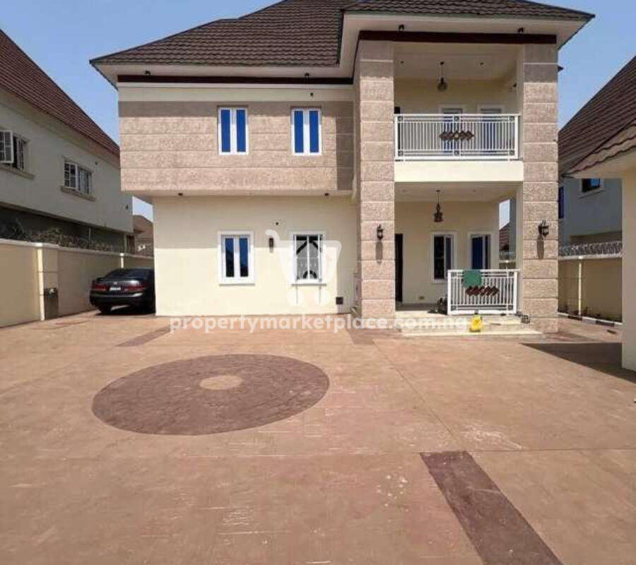 Solidly built 4 bedroom detached duplex with 2 rooms Bq