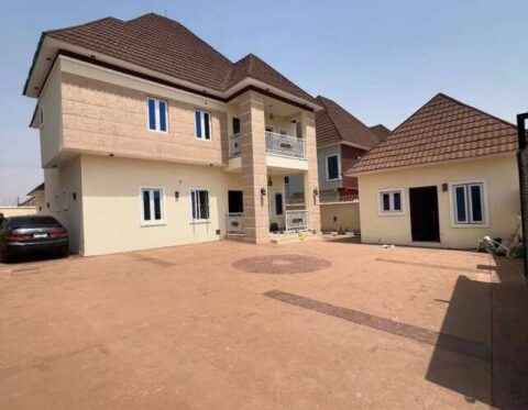 Solidly built 4 bedroom detached duplex with 2 rooms Bq