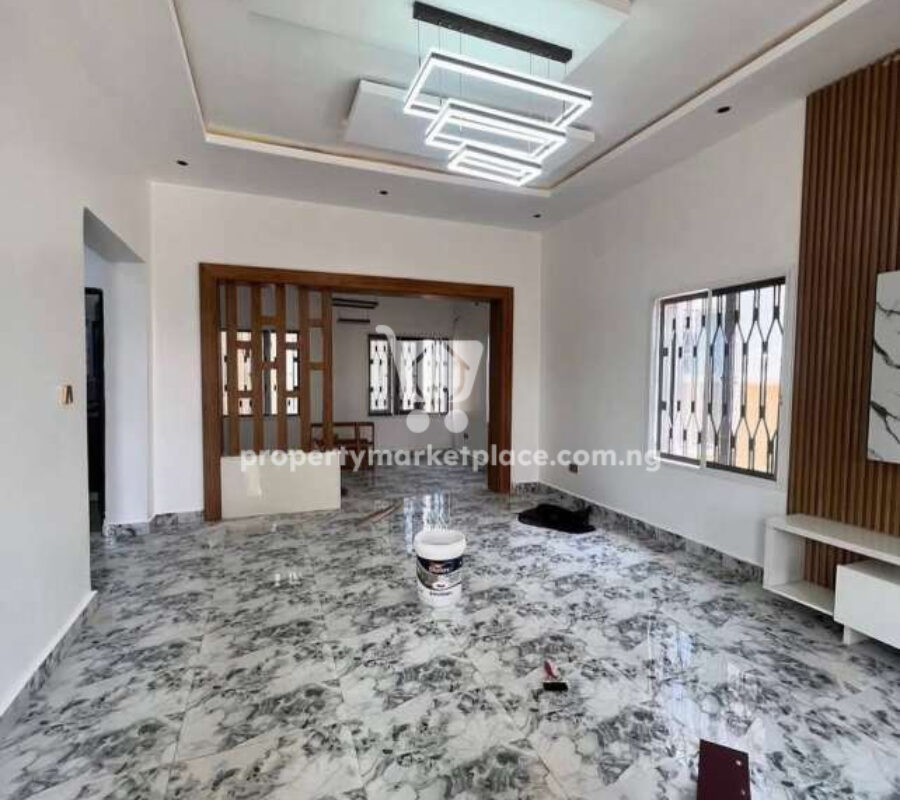 Solidly built 4 bedroom detached duplex with 2 rooms Bq