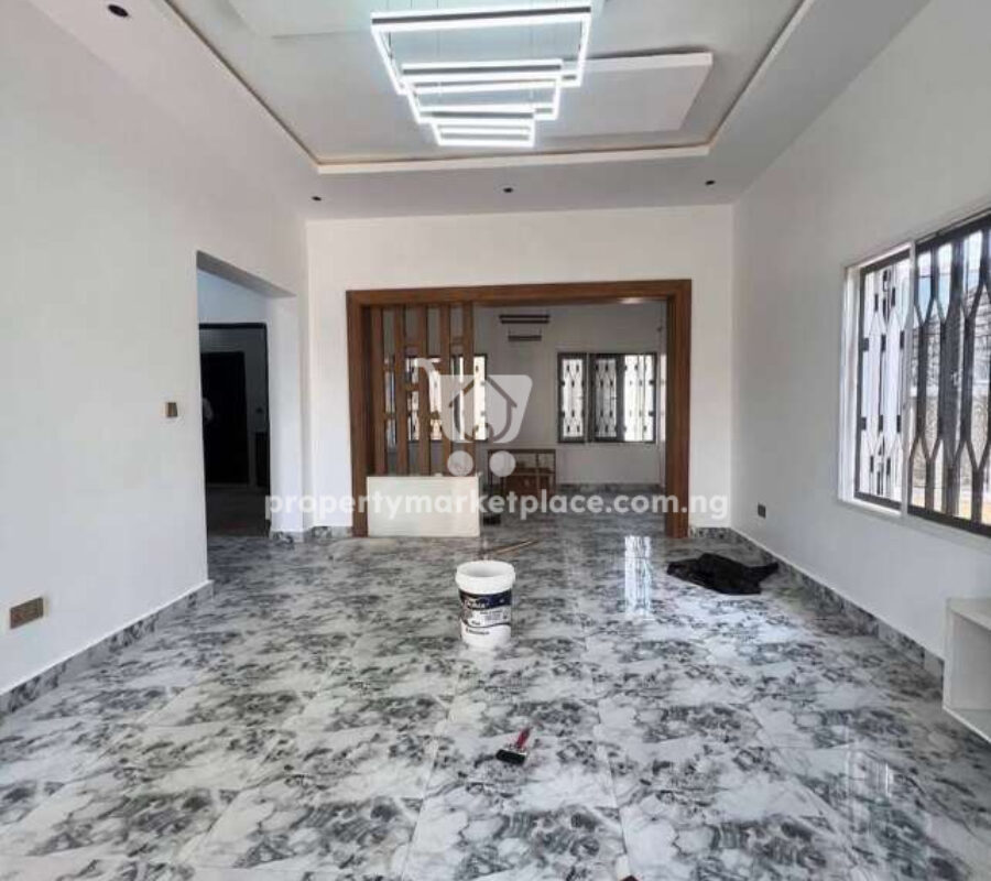 Solidly built 4 bedroom detached duplex with 2 rooms Bq