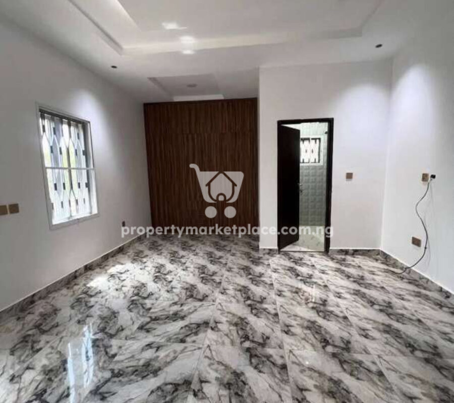 Solidly built 4 bedroom detached duplex with 2 rooms Bq