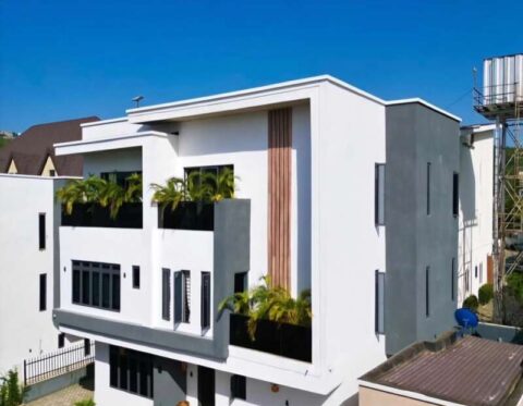 Smart 5 bedroom detached duplex with swimming pool