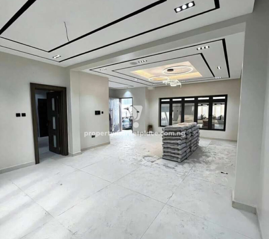Smart 5 bedroom detached duplex with swimming pool