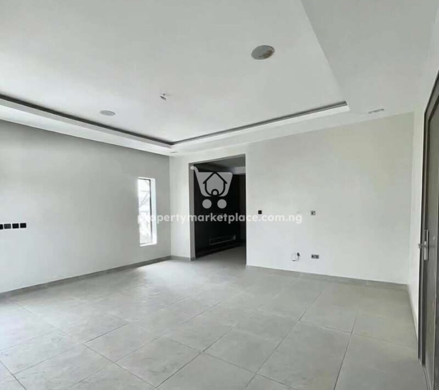 Smart 5 bedroom detached duplex with swimming pool