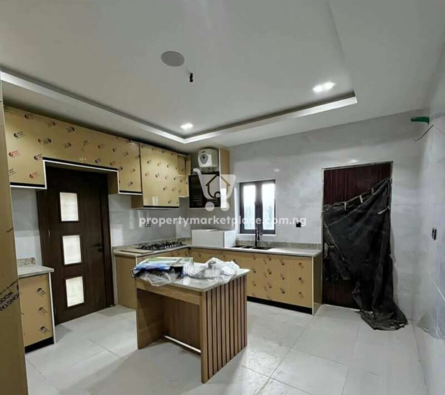 Smart 5 bedroom detached duplex with swimming pool