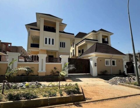 Luxury 7 bedroom detached duplex with swimming pool and elevator