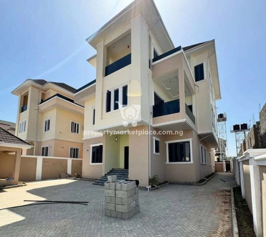 Luxury 7 bedroom detached duplex with swimming pool and elevator