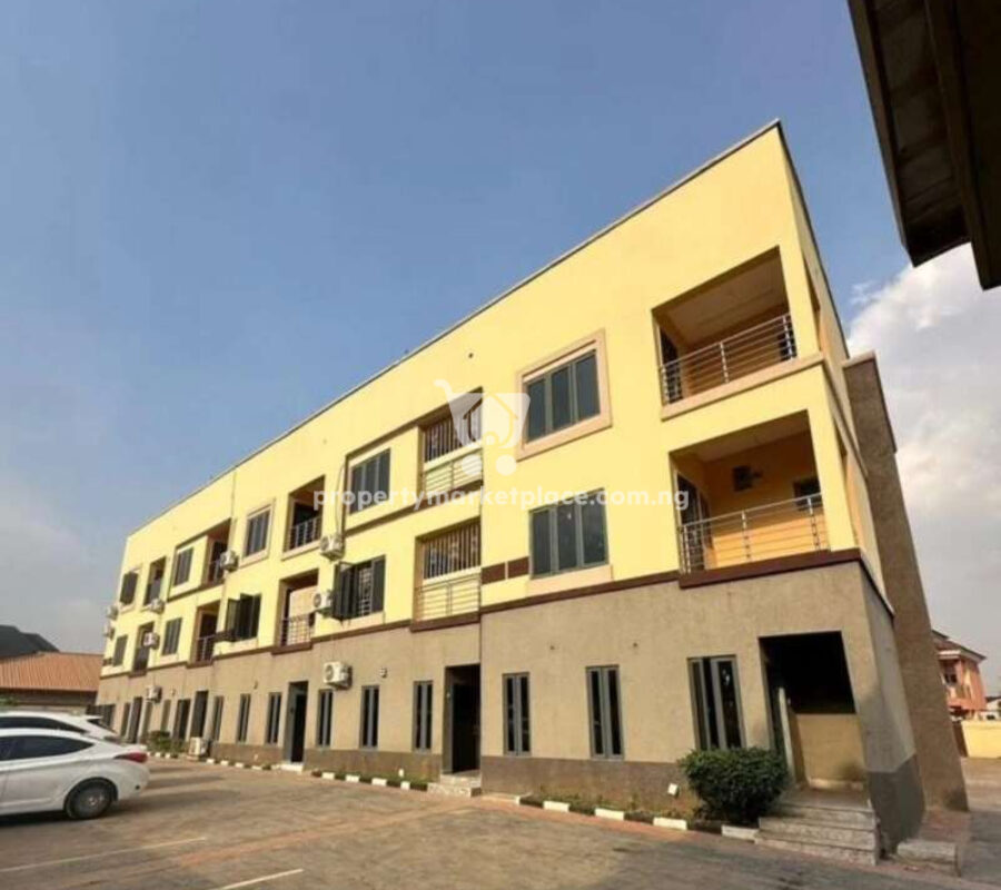 Spacious 4 bedroom terrace duplex with a room Bq