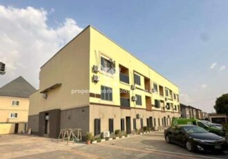 Spacious 4 bedroom terrace duplex with a room Bq