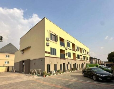 Spacious 4 bedroom terrace duplex with a room Bq