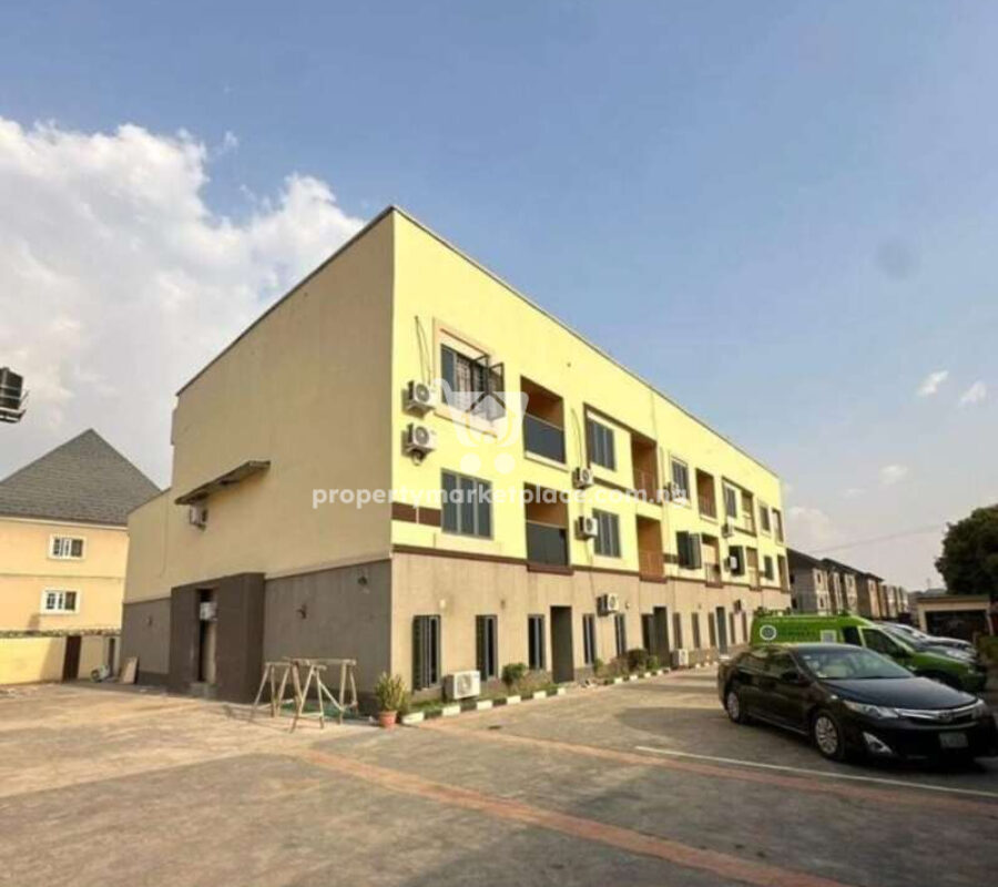 Spacious 4 bedroom terrace duplex with a room Bq