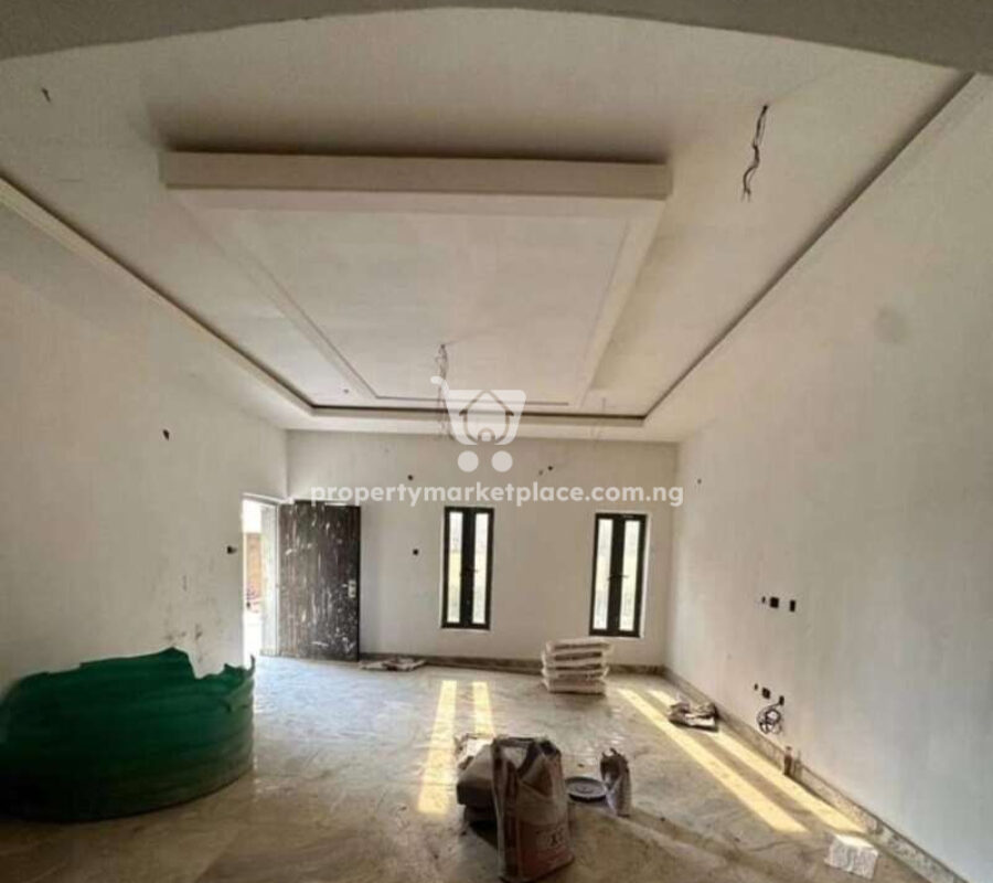 Spacious 4 bedroom terrace duplex with a room Bq